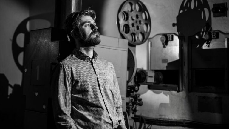 A diavetítő iránti rajongás ma is él: a színes képek és a közös vetítések olyan élményt adnak Fotó: Shutterstock.com / Forrás: Illusztráció