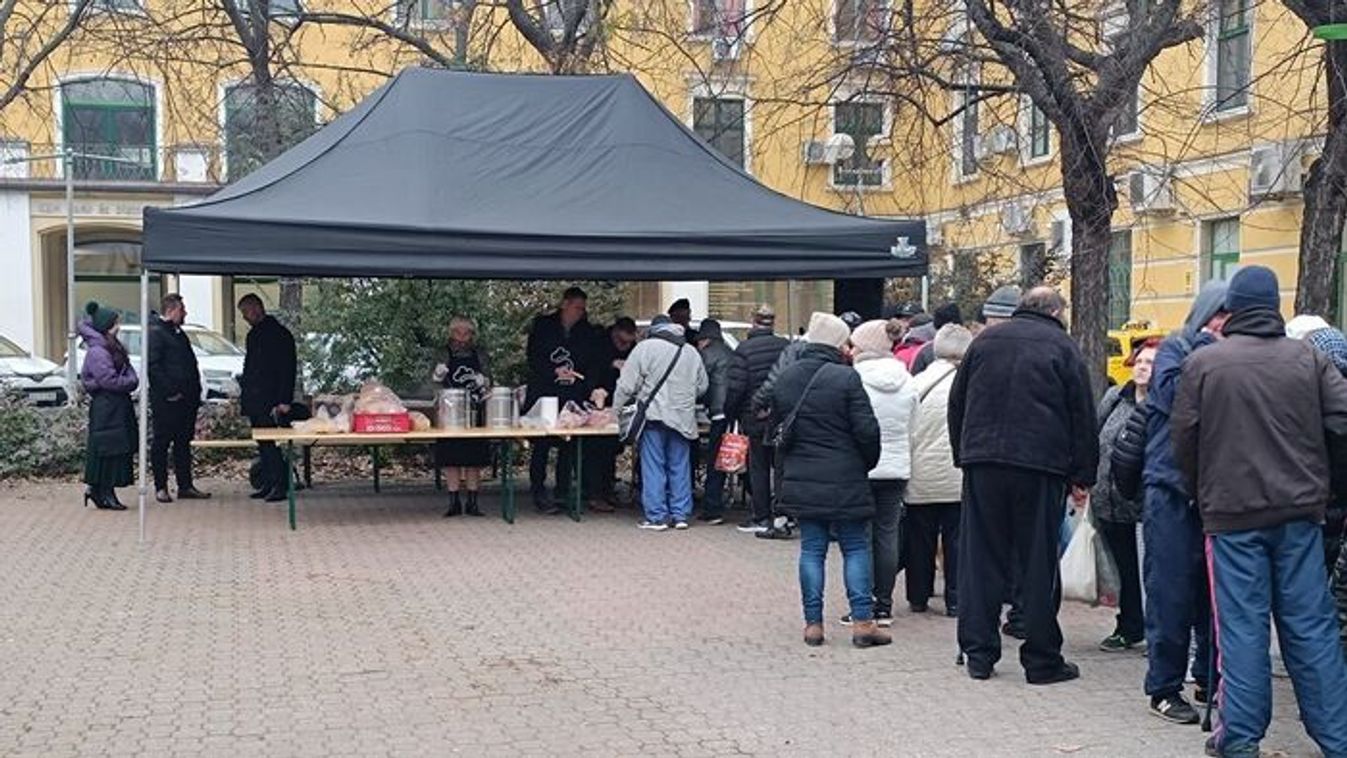 "...karácsonyi szeretetvendégségre hívja Dunaújváros és térsége rászorulóit, december 12-én, pénteken 10 órától a Dózsa mozi előtti térre a Székesfehérvári Egyházmegye..."