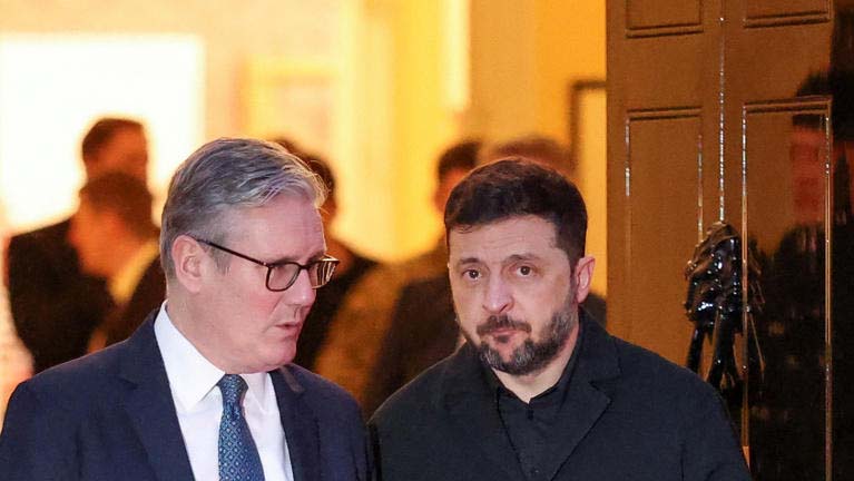 Egy profi szájról olvasó fejtette meg, hogy Volodimir Zelenszkij beszólt Donald Trumpnak