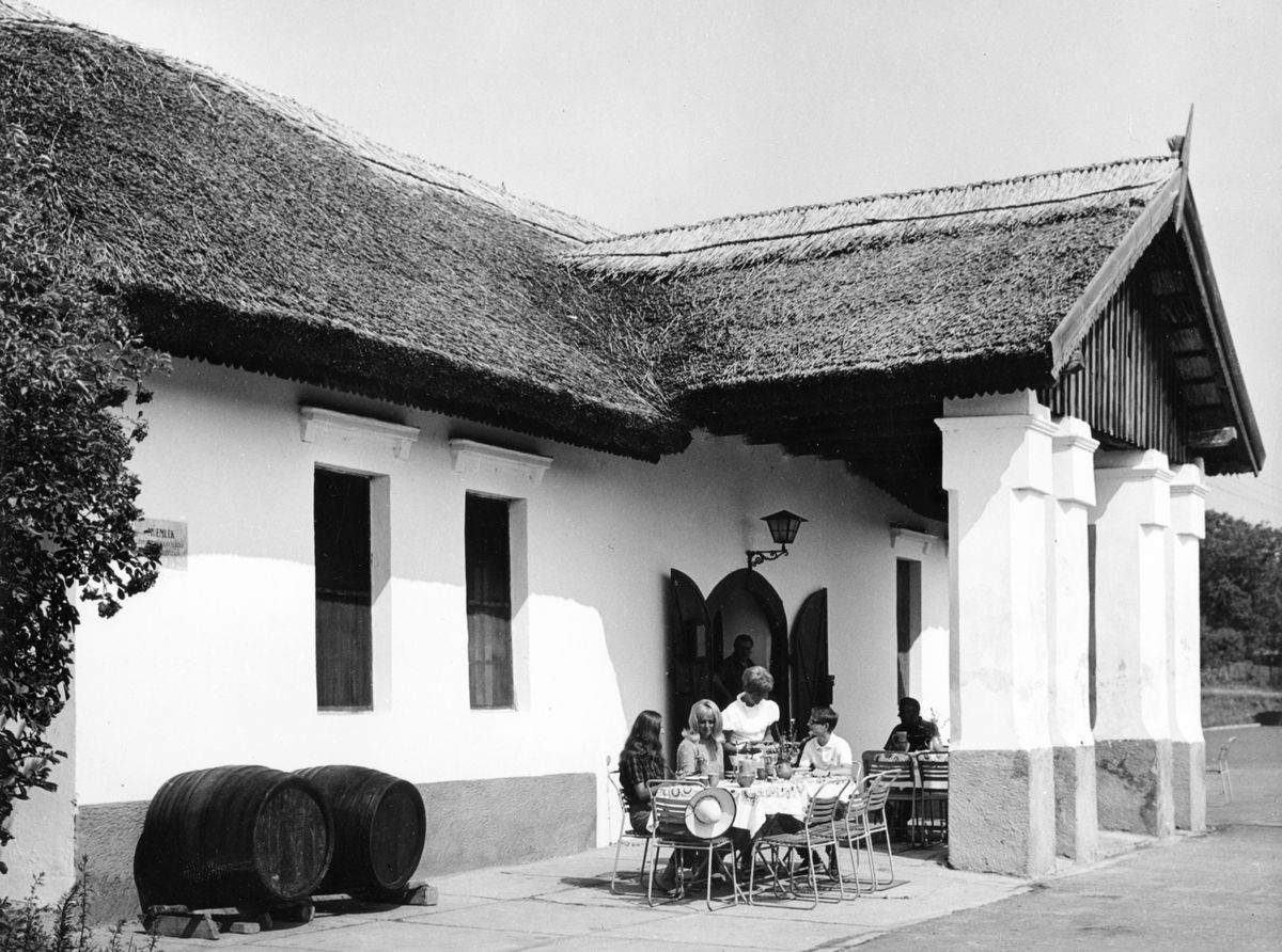 A fonyódi présház nem csak egy épület: a Balaton-part múltjának utolsó tanúja Forrás: Fortepan / Fortepan/Album078