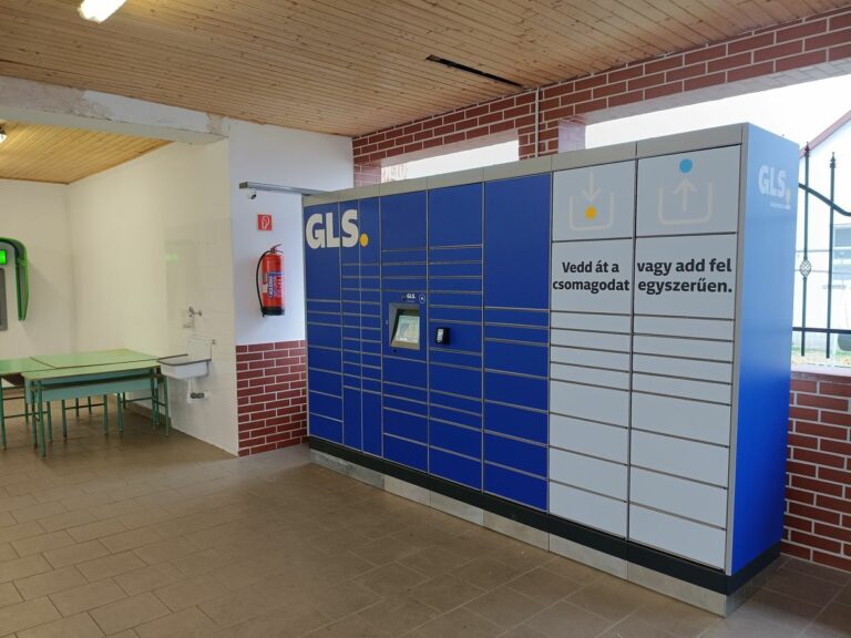 A GLS által telepített új csomagautomata küldemények feladására és csomagok átvételére is igénybe vehető Jánoshidán Fotó: Jánoshida Facebook-oldala