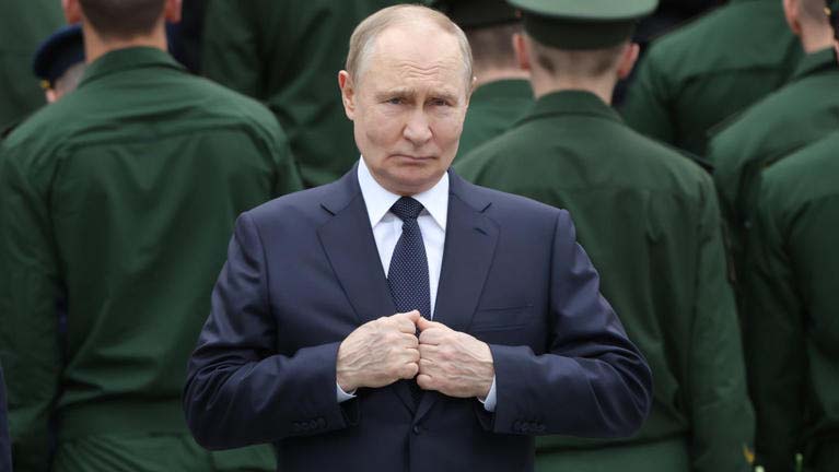 Háborús riadót fújtak Európában, Oroszország több százezer katonát vezényel a NATO határához