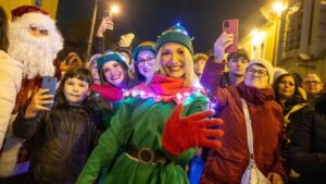 Már szombat délelőtt rengeteg embert vonzott a debreceni főtér programkínálata