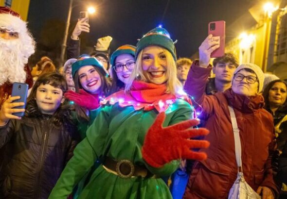 Már szombat délelőtt rengeteg embert vonzott a debreceni főtér programkínálata