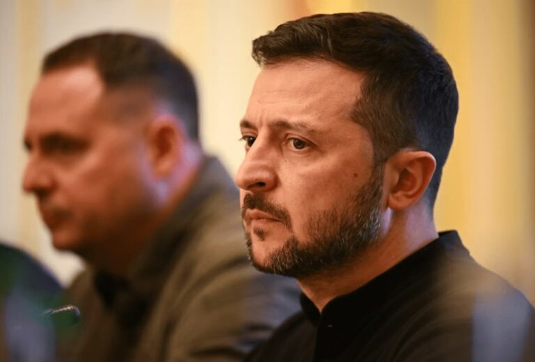 "...A válaszadók túlnyomó többsége (97 százalék) nem tartja elégségesnek az ukrán elnök lépéseit a korrupciós botrány kapcsán..."