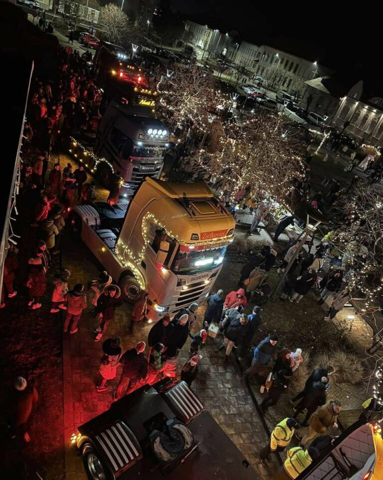 A Mikulás ajándékaival ünnepi busz & kamionkonvoj érkezik vasárnap Zalaegerszegre. Körbejárja a várost és a Dísz téren áll meg. (A kép illusztráció) Forrás: Hungarian Truck Fest