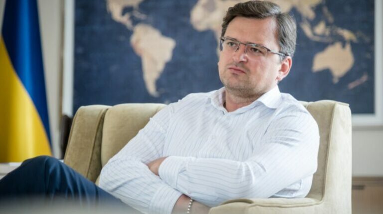 "...Kuleba még miniszterként azt mondta, ha Ukrajna nem kap több fegyvert, akkor az emberek lapáttal a kezükben folytatják a harcot…"