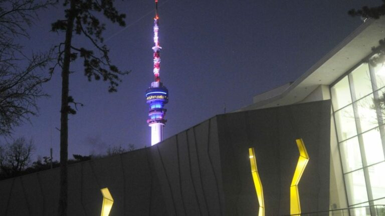 A pécsi TV-torony kivilágítása is baloldali politikai eszköz volt Pécsen...