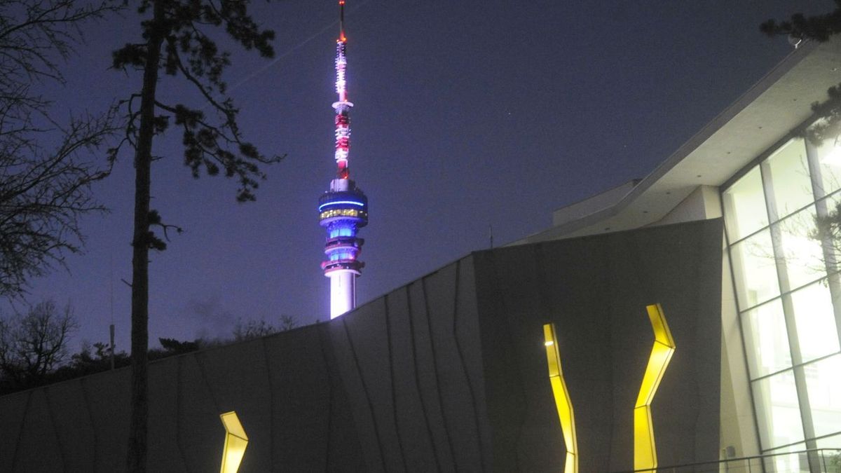 A pécsi TV-torony kivilágítása is baloldali politikai eszköz volt Pécsen...