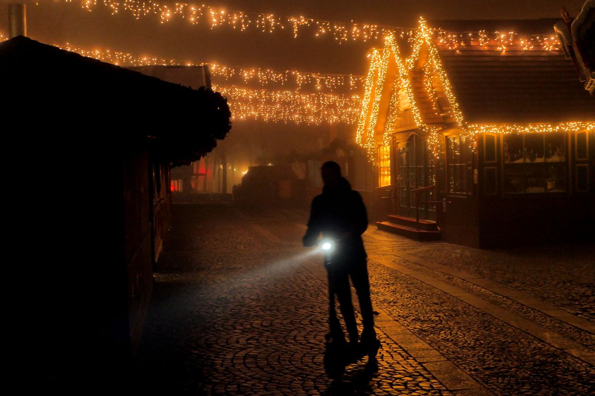 Roller és karácsonyi vásár... Forrás: illusztráció / getty images