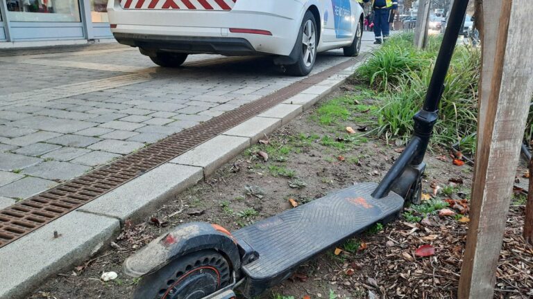 Nagyon veszélyes, ha a belvárosban kerékpárosok és rolleresek száguldoznak Illusztráció: Bordás Béla