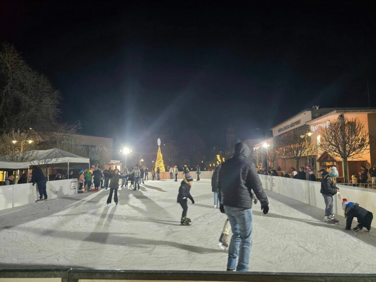 A jégpálya Tamásiban közösségi tér is egyben Fotó: Beküldött kép