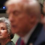 Trump kabinetfőnöke szerint az elnök egy alkoholista személyiségjegyeit mutatja, Vance pedig az összeesküvés-elméletek híve