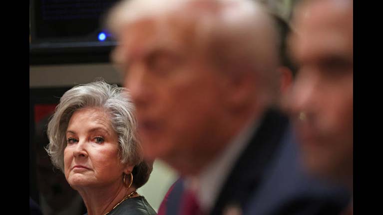 Trump kabinetfőnöke szerint az elnök egy alkoholista személyiségjegyeit mutatja, Vance pedig az összeesküvés-elméletek híve