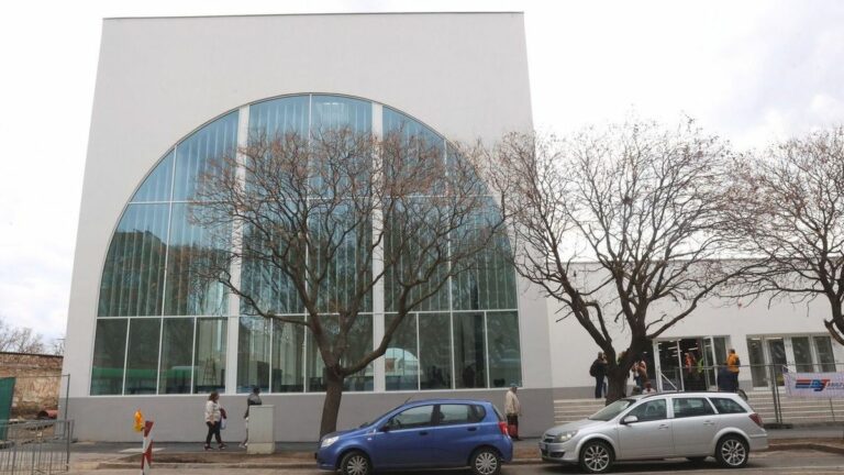 A vásárcsarnok körüli parkolás egyre nehezebb, panaszolja olvasónk