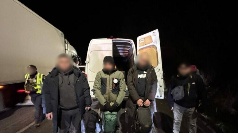 "...illegális úton, a zöldhatáron keresztül próbálták volna elhagyni Ukrajnát Magyarország irányába..."