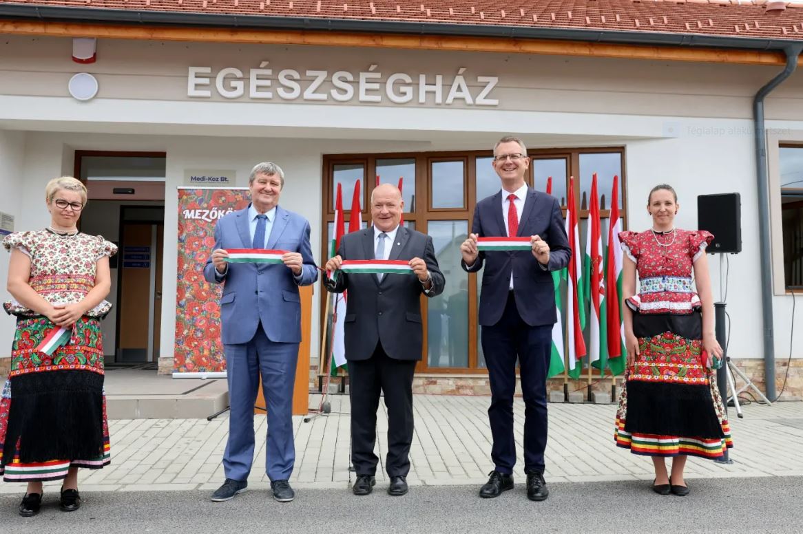 Új egészségház átadása Mezőkövesden 2025. július 10-én – Fotó: Vajda János/MTI