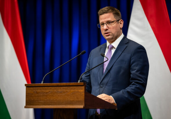 Gulyás Gergely Katonai lerohanással fenyegetik Magyarországot