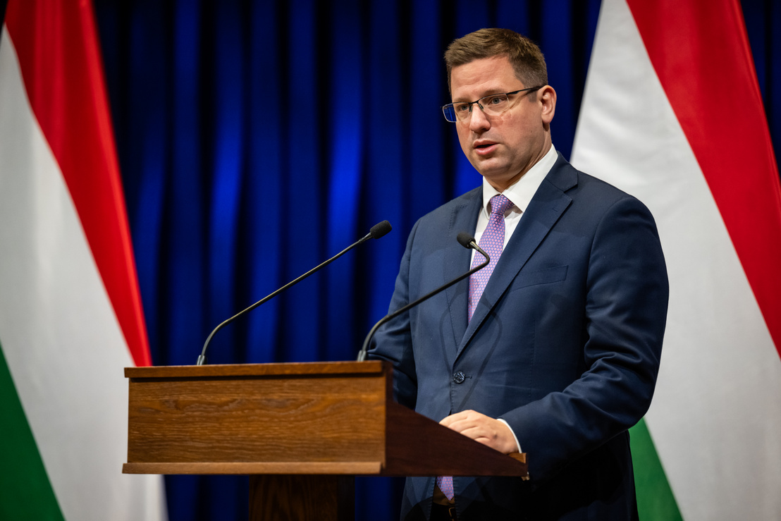 Gulyás Gergely Katonai lerohanással fenyegetik Magyarországot