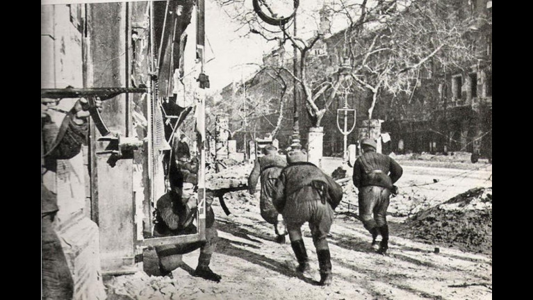 Budapest szabad lett