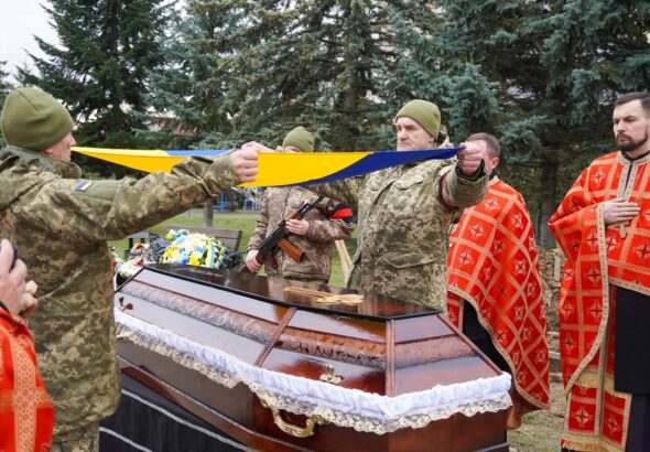 "A témát boncolgató internetes felületeken csak úgy záporoznak a kérdések: De akkor hol van a több, mint kétmilliós ukrán hadsereg?"