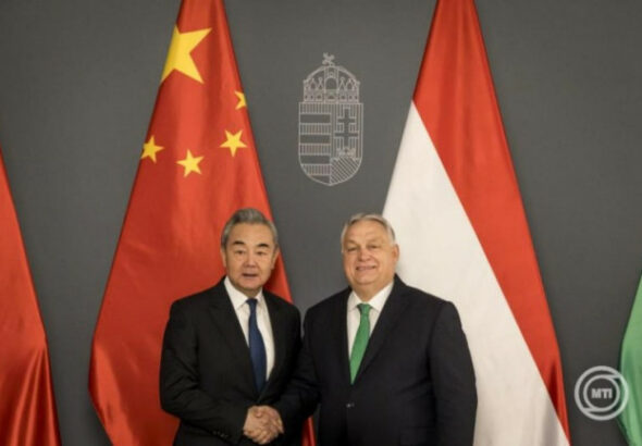 Kína mellettünk áll