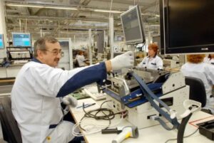 A számítógépes monitorok után mobiltelefonok is készültek a Nokia pécsi gyárában Fotó: MW / Forrás: MW