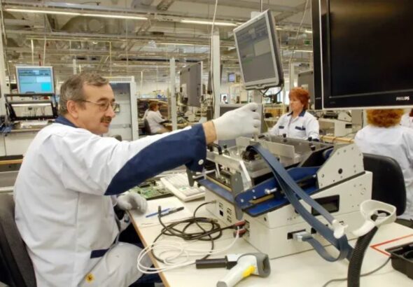 A számítógépes monitorok után mobiltelefonok is készültek a Nokia pécsi gyárában Fotó: MW / Forrás: MW