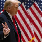 Ukrajna földrajzilag is távol esik az Egyesült Államoktól. Mint fogalmazott, az ország „több ezer mérföldre van”, és az Atlanti-óceán választja el Amerikától.