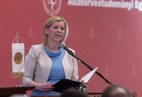 Hitvány, silány emberekről beszélt, kinevették, közölte egymás emberi méltóságának tisztelete alap