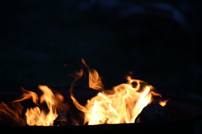 - Basszus, forduljunk vissza, azt hiszem égve felejtettem a fegyvergyáram...