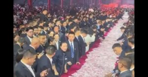 Több milliárd forintnyi készpénzt osztott szét a céges rendezvényen egy kínai cégvezető