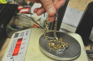 Az aranyfelvásárlókkal óvatosnak kell lenni - figyelmeztet olvasónk.