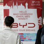 Nem csak nyelvtudással lehet labdába rúgni – derült ki a BYD állásbörze standjainál. Fotó: Gémes Sándor