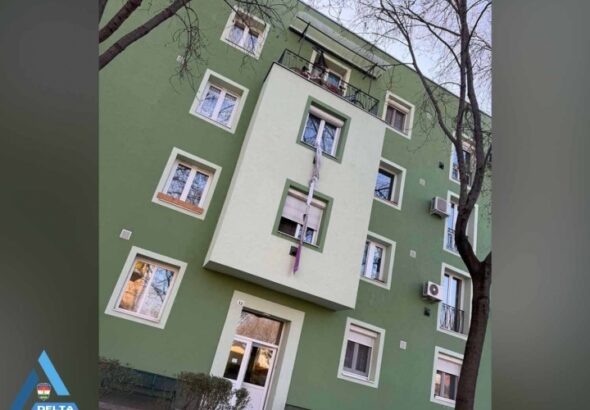 Nemcsak a testvéri kötelék, a közös drogbiznisz is összekötötte őket, információk szerint 2025. március végétől kristályt terjesztettek XXI. kerületi lakóhelyük környékén. Adagonként 10 ezer forintért árulták a kábítószert.