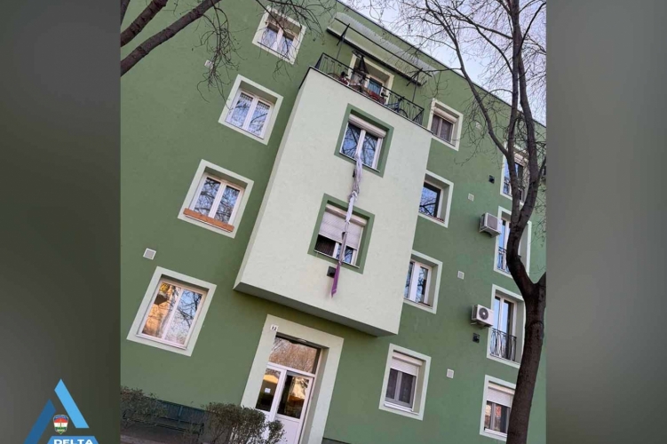 Nemcsak a testvéri kötelék, a közös drogbiznisz is összekötötte őket, információk szerint 2025. március végétől kristályt terjesztettek XXI. kerületi lakóhelyük környékén. Adagonként 10 ezer forintért árulták a kábítószert.