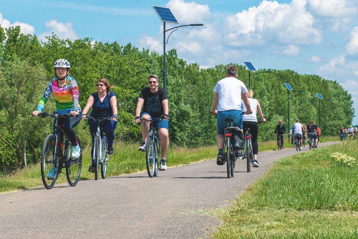 A MÁV vonatain egyre könnyebb a kerékpárszállítás, a szezonban bővített kapacitások várják a bringásokat Forrás: Ujvári László/Új Néplap