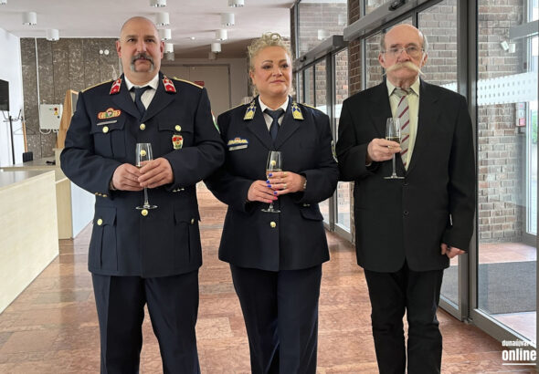 Elkötelezettek és szolgálatkészek – értünk, a közrendért dolgoznak minden nap "...A nívós önkormányzati díjra a város területén dolgozó hivatásos állományú rendőrök, hivatásos tűzoltók és azon személyek méltóak, akik Dunaújváros közbiztonságáért hosszú évek óta kiemelkedő tevékenységet folytatnak..."