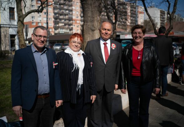 "...a baloldal jövője nem a visszalépésekben, hanem az újjáépítésben van..."