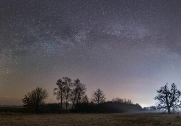 "...a résztvevők a tavaszi erdő és az éjszakai égbolt varázsát egyaránt megtapasztalhatják..."