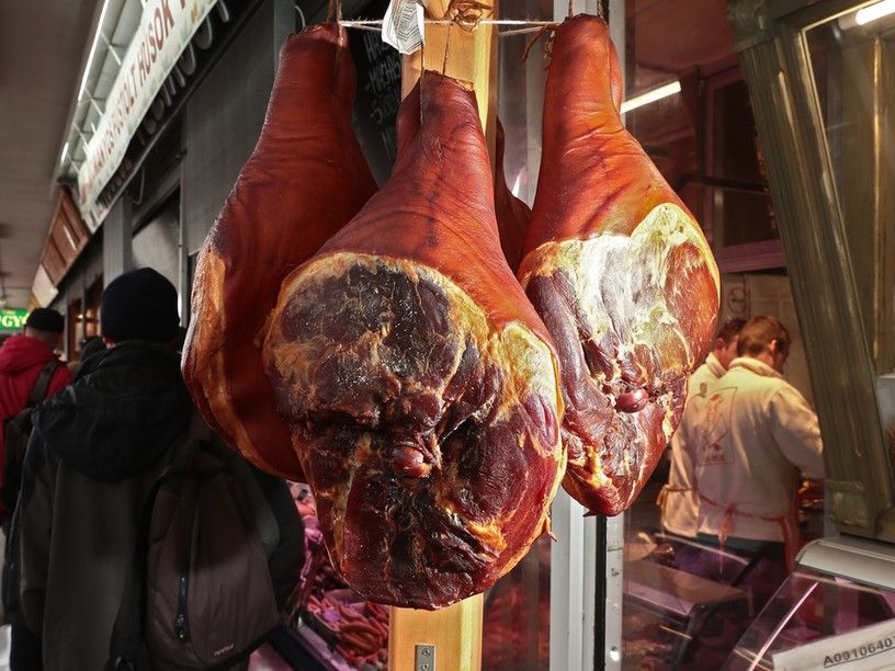 Hatalmas mennyiségű húst vontak ki a forgalomból egy hevesi üzemben Forrás: Blikk