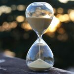 Hányszor láttuk már, hogy az ember nem a szabadságában bukik el, hanem abban, hogy nem tudja, mit kezdjen vele.