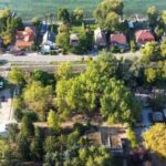 Ennyiért a Balaton déli partján, pláne ilyen közel a szabadstrandhoz, ma már piaci átlagnak, sőt, bizonyos szempontból kedvezőnek is számít Forrás: Ingatlan.com