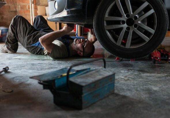 Hagyományos szerelés és mesterséges intelligencia: a szerelők egyre gyakrabban találkoznak olyan autókkal, ahol már próbálták házilag megoldani a hibát