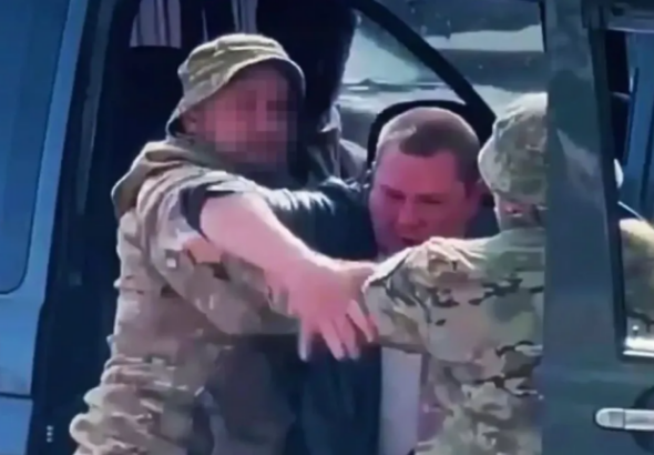 "...rengeteg botrányos és felháborító videó kerül ki a világhálóra, ahol teljesen egyértelmű, hogy a toborzók durván megsértik a törvényi előírásokat..."