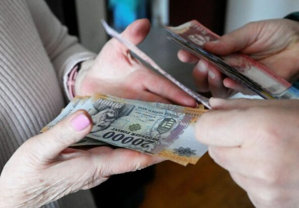 Az Európai Unió 2027-től szigorú korlátok közé szorítja a készpénzhasználatot, ami alapjaiban írja felül a használt autók piacán eddig megszokott fizetési módokat. Forrás: MW