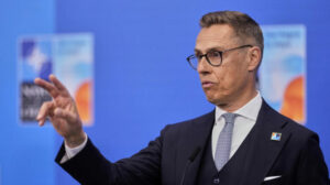 A finn államfő szerint amennyiben Washington Oroszországgal és Ukrajnával kapcsolatos politikája nem felel meg Európa érdekeinek, akkor az európai félnek önállóan kell fellépnie.