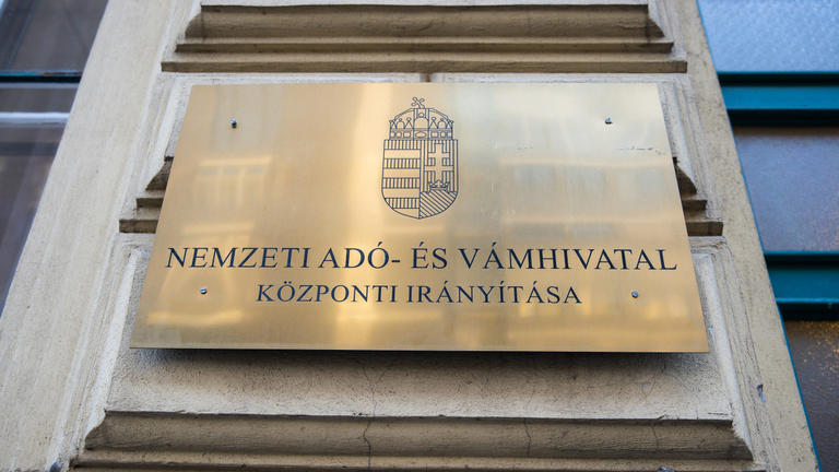 Élsportoló vezette a számlagyárat, a NAV egymilliárdos csalás miatt nyomoz