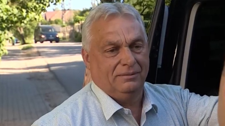 Felcsúton kérdezték Orbán Viktort a miniszterelnöki visszatérésről, rövid választ adott