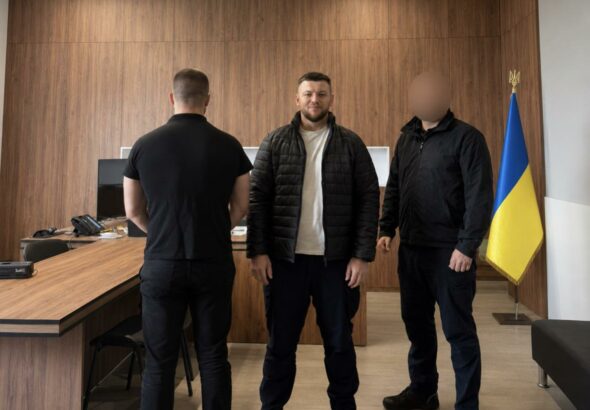 A feltételezett rendszer lényege az lehetett, hogy az érintettek egy későbbi dátumra szóló dokumentummal ideiglenesen elkerülhették a közvetlen behívási kockázatot, ezért pedig rendszeres fizetséget adhattak.